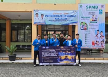 Dokumentasi bersama Tim Kegiatan Pengabdian Kepada Masyarakat (PKM)