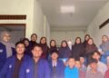 Mahasiswa PGSD UNY mengolah minyak jelantah menjadi lilin bersama anak Panti Asuhan Khodijah Sinar Melati di Sleman.