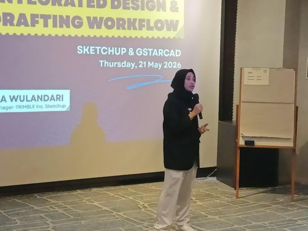 Channel Sales Manager TRIMBLE Inc. SketchUp, Purnama Wulandari ketika memberikan sambutan dalam Seminar “From Idea to Execution: Integrated Design & Drafting Workflow dengan SketchUp & GstarCAD” (Yusuf)