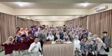 Panitia dan Peserta Seminar Personal Branding dalam kegiatan implementasi SDGs 4 dan SDGs 8 (Sumber: Dokumentasi Pribadi)