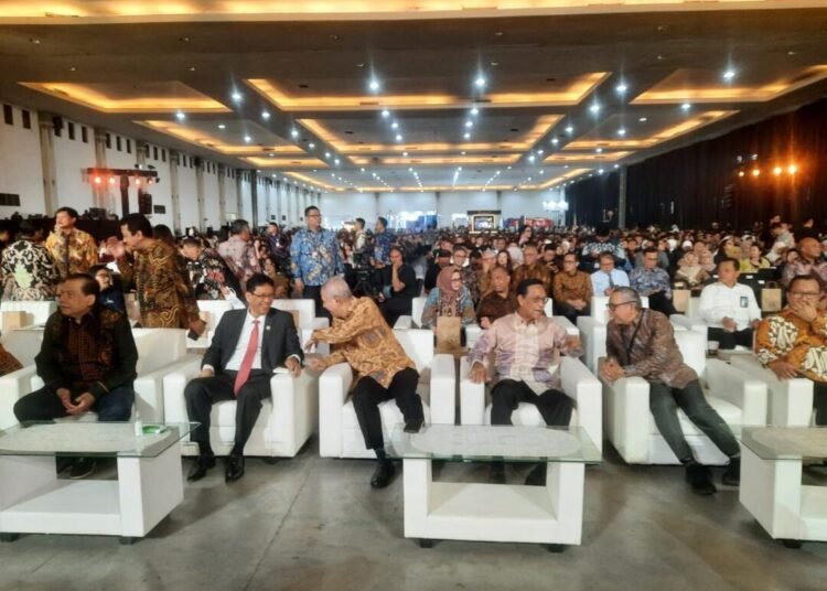 Jogja Financial Festival 2026 Dibuka Meriah, Alarm Bahaya Literasi Keuangan Anak Muda Jadi Sorotan 46 Pembukaan Jogja Financial Festival 2026 yang dihadiri Menkeu Purbaya dan beberapa tokoh industri keuangan nasional dan pejabat daerah di JEC Yogyakarta (BoengDov)