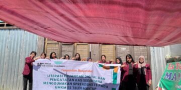 Literasi Keuangan Digital dan Pencatatan Kas Sederhana Menggunakan Spreadsheet pada UMKM Es Teler Mantap 58 IMG 20260525 WA0046