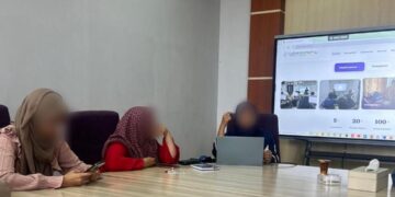Lewat Magang MBKM, Mahasiswa Psikologi UB Kembangkan Modul Modifikasi Perilaku 56 Gambar 1. Kegiatan Diskusi Asisten Praktikum dengan Dosen dan Laboran