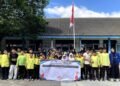 Mahasiswa Universitas Negeri Yogyakarta Gelar Edukasi Anti-Bullying sebagai Upaya Mewujudkan SDG 4 dan SDG 16 di SD Negeri Caturtunggal 6 50 Mahasiswa UNY bersama siswa SD Negeri Caturtunggal 6 berfoto bersama dengan banner deklarasi anti-bullying sebagai bentuk komitmen menciptakan lingkungan sekolah yang aman, nyaman, dan saling menghargai. (Sumber : Dokumentasi Pribadi)