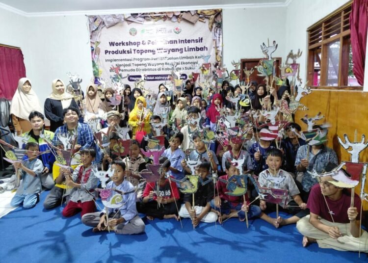 Aksi Iklim Inklusif, Yayasan Kiblat Abinaya Indonesia Sulap Limbah Kertas Jadi Topeng Wayang Bernilai Tinggi di Sukoharjo 46 IMG 20260530 WA0007