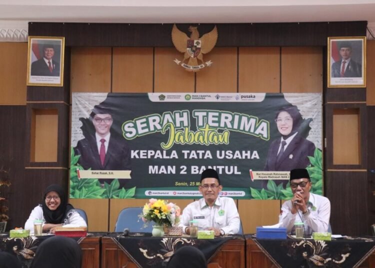 Penuh Kekeluargaan, MAN 1 Yogyakarta Antar Bahar Rozak ke Tempat Tugas Baru 47 IMG 1669