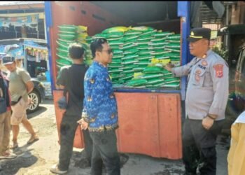 Kabid Pasar Taufikurrohman Meninjau Operasi Pasar Beras Murah di Pasar Cigasong, Kabupaten Majalengka