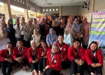 Foto bersama mahasiswa prodi Ilmu Komunikasi Mercu Buana pada acara SRIKANDI (Sumber: Dokumentasi Pribadi)