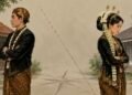 Ilustrasi ini menggambarkan tradisi larangan pernikahan ngalor-ngulon dalam budaya masyarakat Jawa. Tampak sepasang calon pengantin adat Jawa berdiri saling berjauhan dengan latar rumah yang berlawanan arah, melambangkan kepercayaan masyarakat terhadap pantangan arah rumah dalam pernikahan. Nuansa ekspresi yang tenang namun penuh keraguan merepresentasikan konflik antara cinta, adat istiadat, dan penghormatan terhadap warisan leluhur yang masih dipercaya hingga saat ini.