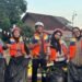 Mahasiswa PADP UNY bersama komunitas Semar Rafting saat kegiatan pembersihan Selokan Mataram, Yogyakarta, 18 April 2026 (Sumber: Dokumentasi Pribadi)