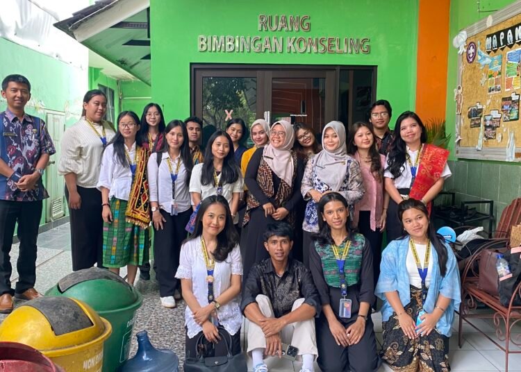 Atasi Miskomunikasi Antarbudaya, Mahasiswa BK UKI Gelar Seminar Keterampilan Komunikasi di SMKN 58 Jakarta 47 IMG 8610 1