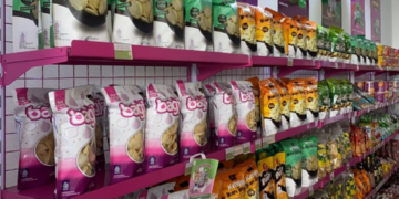 Kerupuk RHR dengan berbagai varian tersedia di minimarket