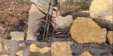 Foto saat pengerjaan TPT Desa Komis
