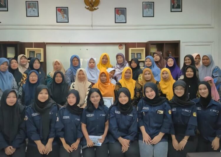 Kegiatan penyuluhan kesehatan tentang swamedikasi dan DBD di Desa Bangle, 7 Maret 2026 (Sumber: Dokumentasi Pribadi)