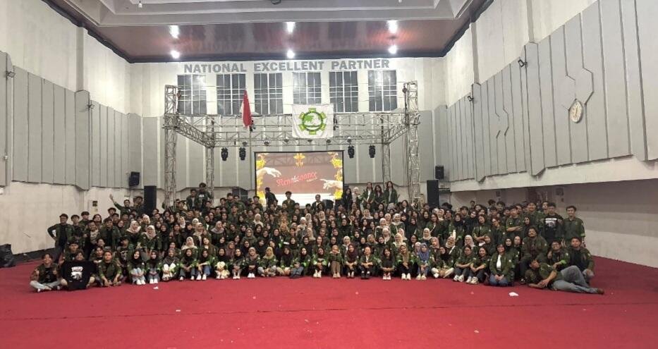 Foto seluruh peserta dan panitia pada Thanks Party Teknik Lingkungan 2024 “Reinassance” (Jumat, 15 Mei 2026)