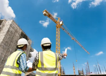 Proses Pembangunan Infrastruktur sebagai Wujud Peran Teknik Sipil bagi Masyarakat (Sumber  Shutterstock_622211642-scaled-1.webp)