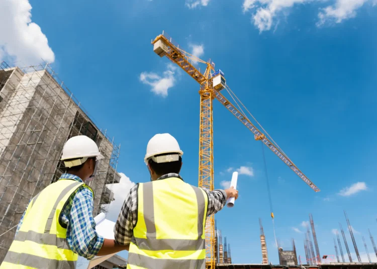 Peran Teknik Sipil dalam Mewujudkan Kota yang Nyaman, Aman, dan Berkelanjutan 46 Proses Pembangunan Infrastruktur sebagai Wujud Peran Teknik Sipil bagi Masyarakat (Sumber Shutterstock_622211642-scaled-1.webp)