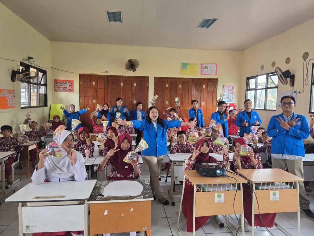Tumbuhkan Semangat Gotong Royong, Mahasiswa UBSI Gelar PkM di SDN Telaga Asih 06 54 WhatsApp Image 2026 04 23 at 11.35.24
