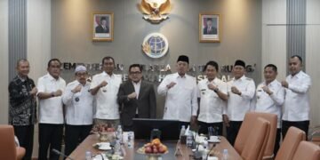 Rakor Kalsel, Menteri Nusron Dorong Daerah Aktif Tentukan LP2B 33 WhatsApp Image 2026 05 14 at 08.37.46
