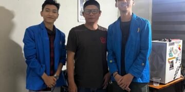 kami bersama bapak ari , beliau salah satu pengelola di tempat ini , yang berkontribusi membantu kerja praktek di tempat my teppanyaki by raffi ahmad
