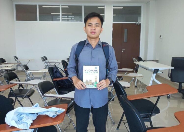 Dari Ruang Kelas ke Media Digital: Perjalanan Seorang Mahasiswa Hukum 46 Denis Irwin Mahasiswa Hukum Tata Negara