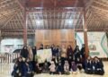 Mahasiswa PGSD UNY Kenalkan SDGs 10 dan 16 tentang Perdamaian dan Kesetaraan kepada Santri Omah Ngaji Jogja melalui “Peace and Equality Board” 50 Mahasiswa PGSD UNY Kenalkan SDGs 10 dan 16 tentang Perdamaian dan Kesetaraan kepada Santri Omah Ngaji Jogja melalui "Peace and Equality Board" (Sumber: Dokumentasi Pribadi)