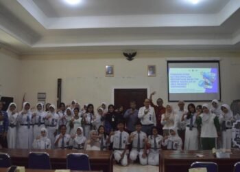 FISIP Undip Gelar Pelatihan Jurnalistik untuk Tingkatkan Literasi Media Siswa SMA Negeri 1 Semarang 46 c08578f3 7dd9 4447 857b 81dd2ad69014