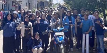 Dokumentasi asli kegiatan pembuatan Biopori (Sumber: Dokumentasi Pribadi)