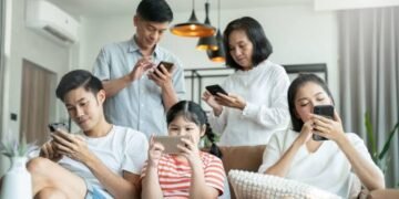 Kita Sibuk Scroll, tapi Lupa Cara Bicara 52 scroll