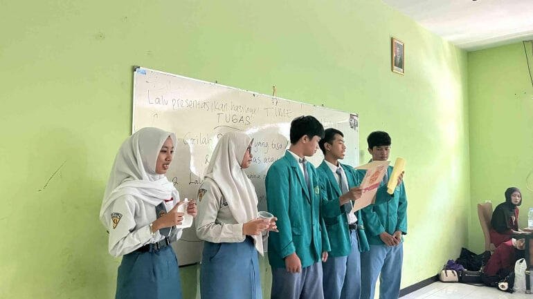 Dokumentasi Kegiatan Mini Game Berkelompok Bersama Siswa SMA Negeri 6 Malang