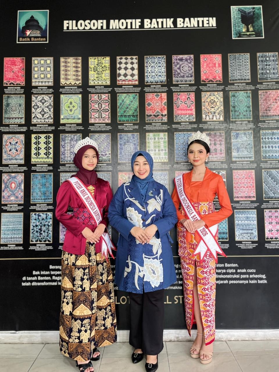 Menginspirasi Gen Z, Puteri Anak Indonesia Banten 2026 Belajar Membatik di Batik Mukarnas 48 Mikhayla Dittara Assyifa Anwar - Puteri Anak Indonesia Banten 2026 dan Hiranindya Heryunanisita Ichwan - Puteri Anak Indonesia Banten Budaya 2026 dan Deiby Shinta Anggia - Regional Director Puteri Anak dan Puteri Remaja Indonesia Banten