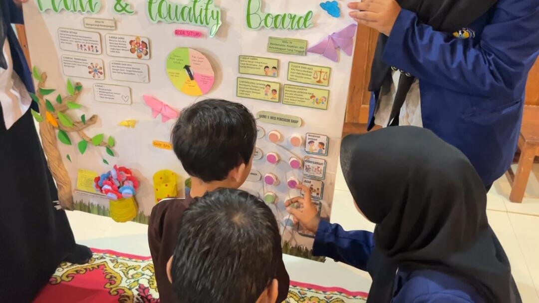 Suasana kegiatan penyampaian materi SDGs 10 dan 16 kepada santri Omah Ngaji Jogja. 