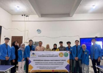 Tim PKM Melaksanakan Implementasi Aplikasi Absensi dan Dashboard Monitoring Kehadiran Siswa Berbasis Web di SMPN 22 Tangerang Selatan 46 1 1
