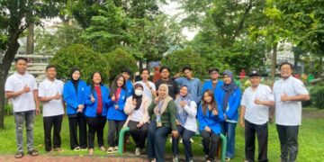 Seluruh tim pengabdian masyarakat UBSI bersama pengelola RPTRA Akasia.