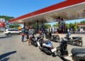 Kenaikan Harga Pertamax Yang Tiba-tiba, Mengakibatkan Antrian Berjam-jam di Kota Kupang Demi Literan Pertalite 47 Suasana antrean sepeda motor di SPBU Pertamina