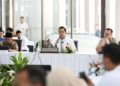 Menteri AHY sedang memberikan paparan rencana Kereta Api