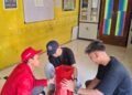 Atasi Sampah Berserakan, Mahasiswa KKN UNTAG Surabaya Buat Mesin Pencacah Sampah untuk Bank Sampah RW 05 Ampel 49 Dokumentasi mahasiswa KKN Sub Kelompok 4 menghadirkan solusi berupa pembuatan mesin pencacah sampah (Sumber:Dokumentasi Pribadi)