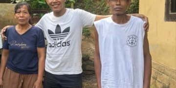 Foto bersama kedua orang tua mang aryan (Sumber: Dokumentasi Pribadi)