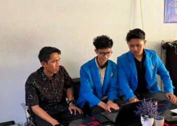Dokumentasi mahasiswa saat Kerja Praktik di Madinah Computers (Sumber: Dokumentasi Pribadi)
