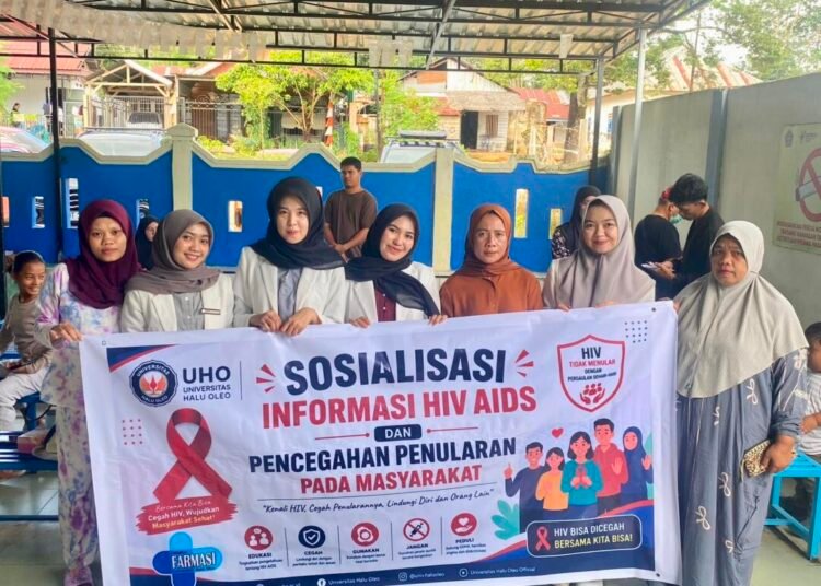 Foto bersama mahasiswa Universitas Halu Oleo dan masyarakat yang mengikuti sosialisasi (Sumber: Dokumentasi Pribadi)