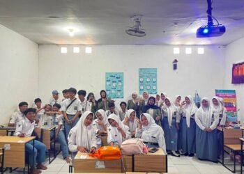 Mahasiswa UPN Veteran Jawa Timur Edukasi Siswa SMA Perdana 01 Surabaya tentang Adab Bersosial Media 48 6154463203895742861