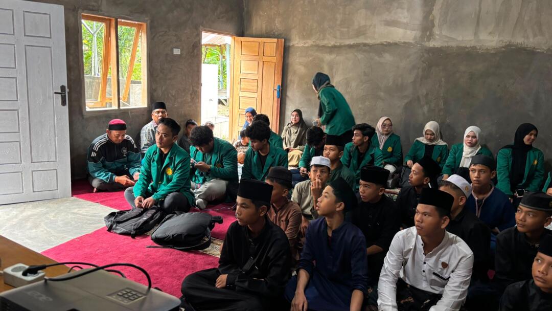 Kegiatan sosialisasi mahasiswa umri al alfahmu (Sumber: Dokumentasi Iqbal Pradipta Satria)