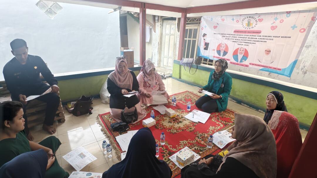 Edukasi Rumah Sehat dan PHBS di Kadumerak, Langkah Nyata Cegah Penyebaran Tuberkulosis 47 Dokumentasi saat kegiatan edukasi berlangsung (Sumber: Dokumentasi Pribadi)