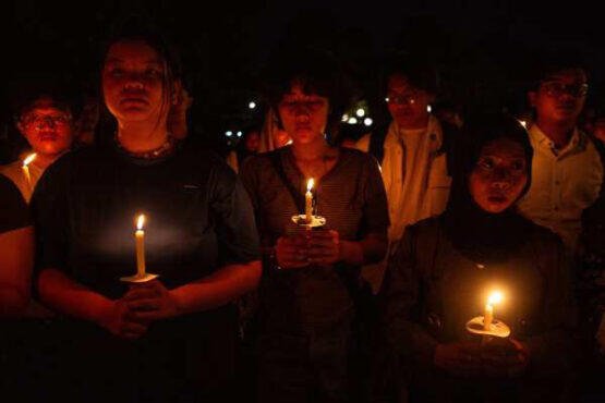 Antara Nyala Lilin dan Jurang Ego 46 AKSI MAHASISWA UGM 2 3 555x370 1