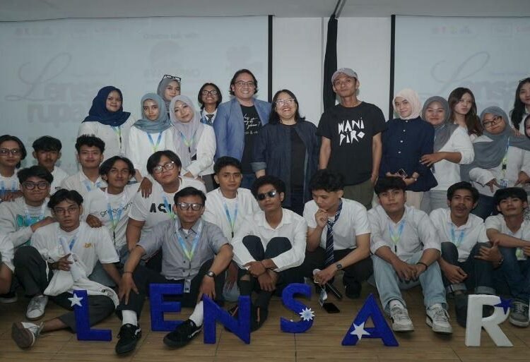 Story Analisis Film Muda Unjuk Gigi di 'Lensa Rupa 2026', Ipang PWO: Film Bagus Berawal dari Keresahan Jujur Dari Hati 46 Foto seluruh Panitia Lenssa Rupa