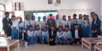 Pelatihan Public Speaking “Bangun Kepercayaan Diri, Gali Potensimu” Berlangsung Sukses di SMA Negeri 1 Siantar Narumonda 56 Public Speaking