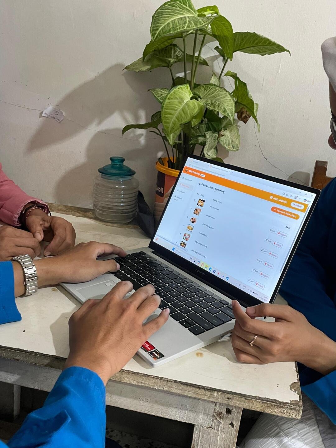 Dorong Digitalisasi UMKM, Mahasiswa Universitas Pamulang Bangun Web Penjualan untuk Catering Ibu Mila 49 Catering Ibu Mila