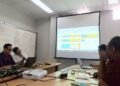 Sesi presentasi dan diskusi interaktif antar karyawan untuk meningkatkan efektivitas kerja organisasi.