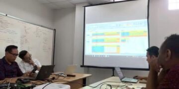 Sesi presentasi dan diskusi interaktif antar karyawan untuk meningkatkan efektivitas kerja organisasi.
