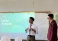 Kegiatan interaktif oleh para mahasiswa dan siswa SMA (Sumber: Dokumentasi panitia acara)